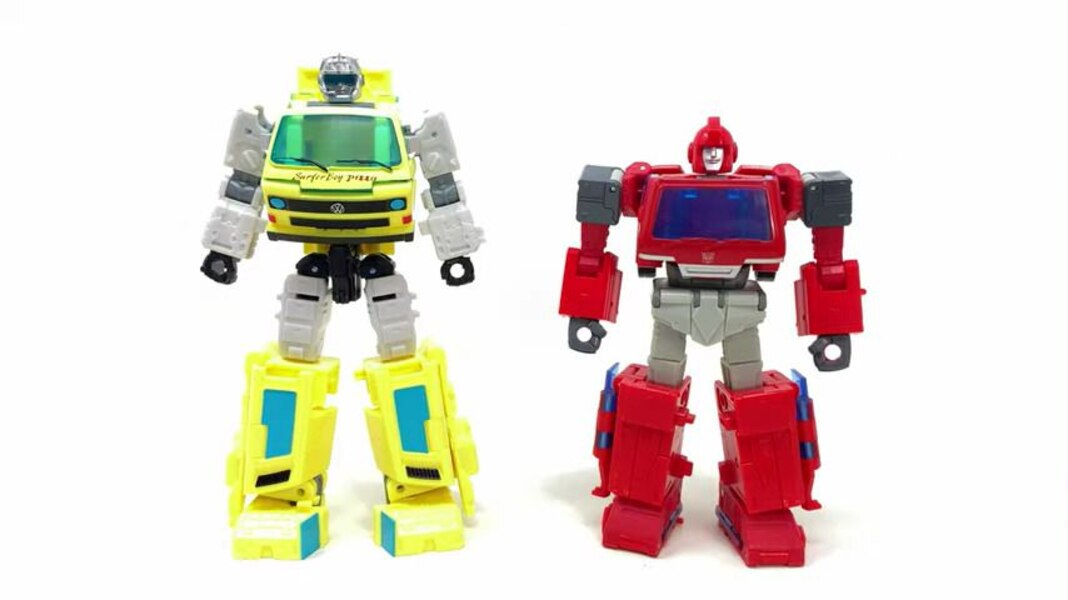 Code Red In-Hand Images & Video from Transformers x Stranger Things Crossover (18)__scaled_600.jpg