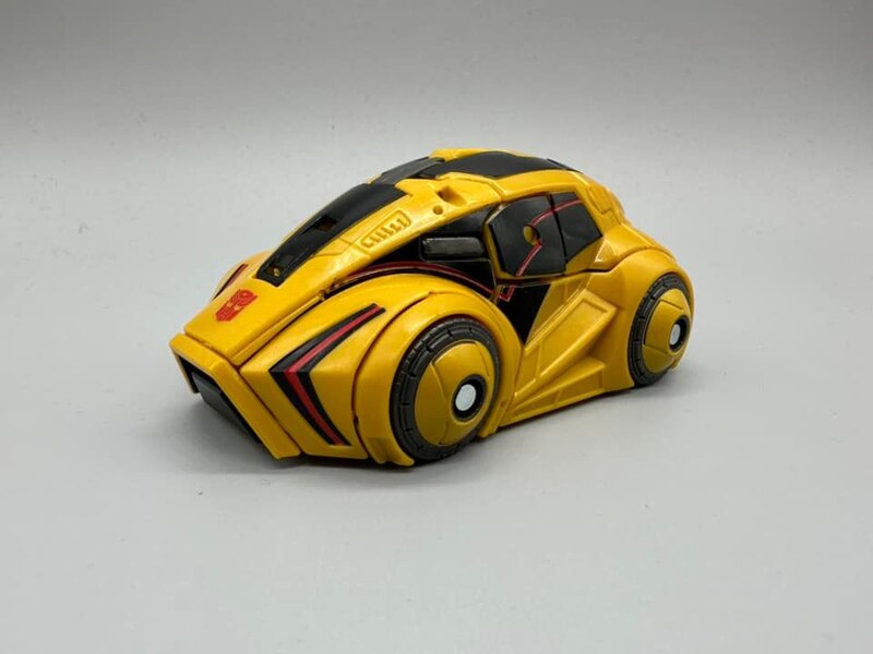 Image of Gamer 01 Bumblebee Deluxe Class from Transformers Studio Series (25)__scaled_600.jpg