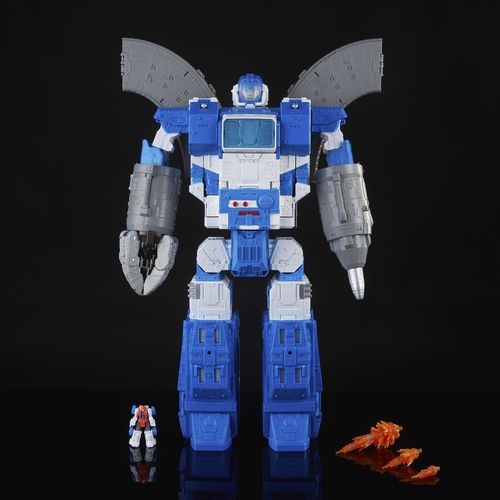 Generations-Selects-Titan-Guardian-Lunar-04.jpg