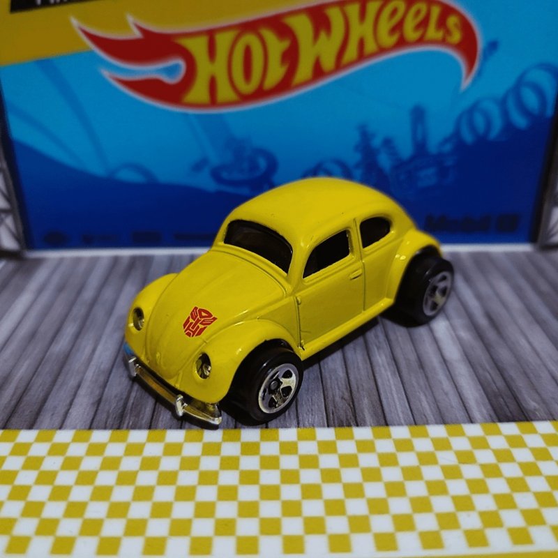 Hot-Wheels-Transformers-G1-Bumblebee-Car-01.jpg