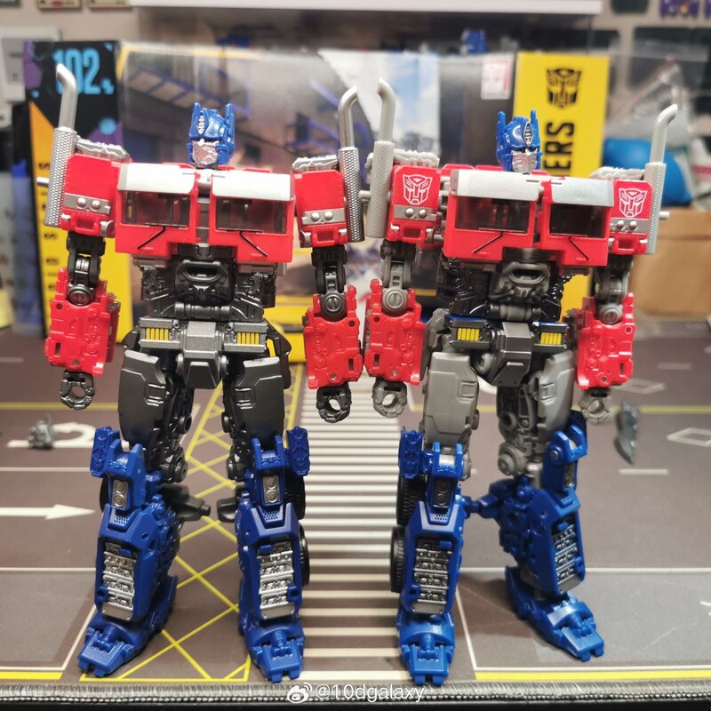 Image of Black Mamba OP-01 VS 102BB Optimus Prime Compared (13)__scaled_800.jpg