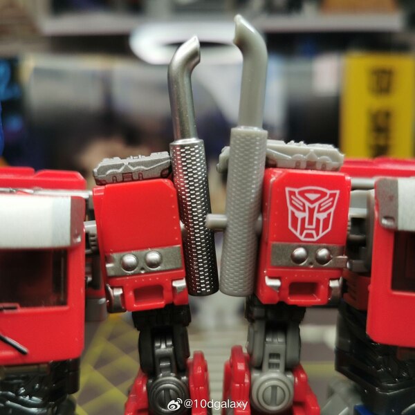 Image of Black Mamba OP-01 VS 102BB Optimus Prime Compared (14)__scaled_600.jpg