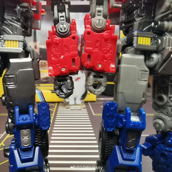 Image of Black Mamba OP-01 VS 102BB Optimus Prime Compared (15)__scaled_600.jpg