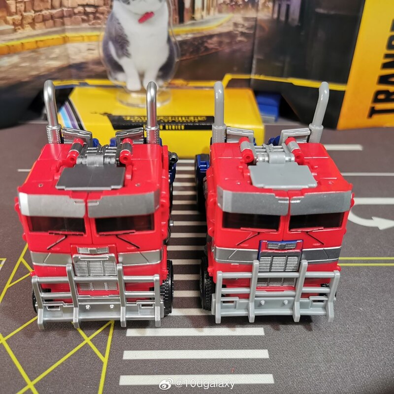 Image of Black Mamba OP-01 VS 102BB Optimus Prime Compared (22)__scaled_800.jpg