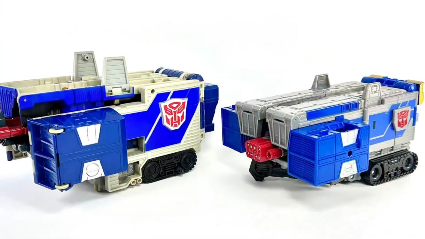 Image of Legacy Evolution Commander Class Armada Optimus Prime (17)__scaled_800.jpg