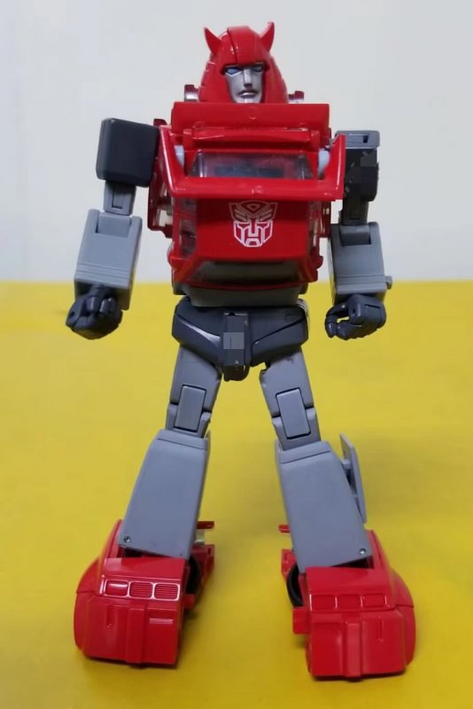 Masterpiece-Cliffjumper-2.0.jpg