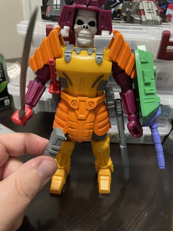 Super-7-Ultimates-Transformers-Bludgeon-08.jpeg