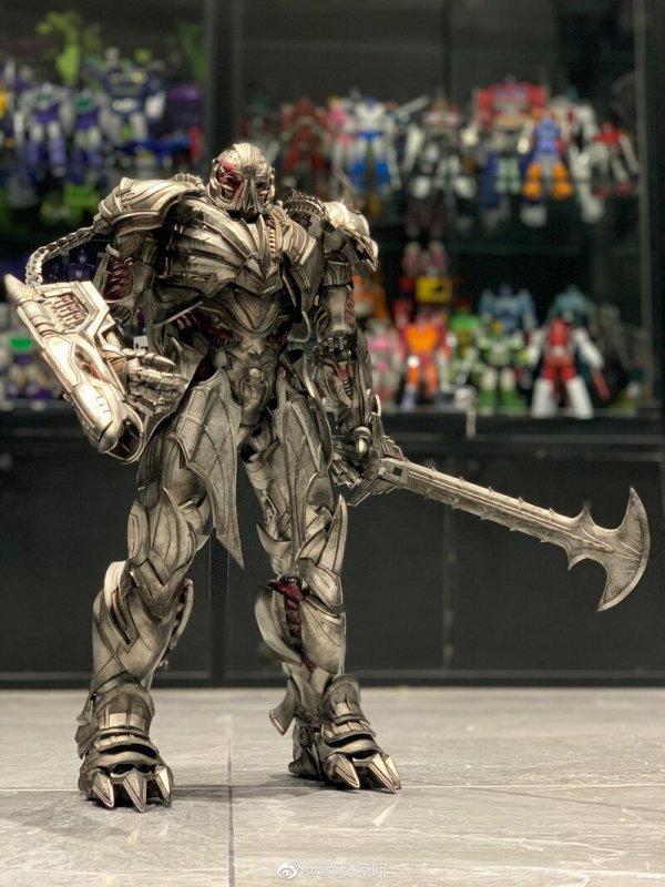 threezero Transformers The Last Knight Megatron In-Hand Image (16)__scaled_800.jpg