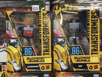 Buzzworthy Bumblebee Cliffjumper 01.jpg