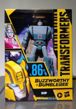 Buzzworthy Bumblebee Kup 08.jpg