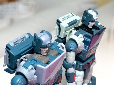 Buzzworthy Bumblebee Kup 25.jpg