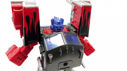 Legacy-G2-Laser-Optimus-Prime-13.jpg