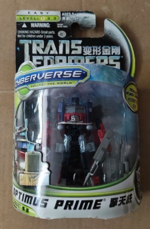 Chinese DOTM Cyberverse Optimus Prime 1.jpg